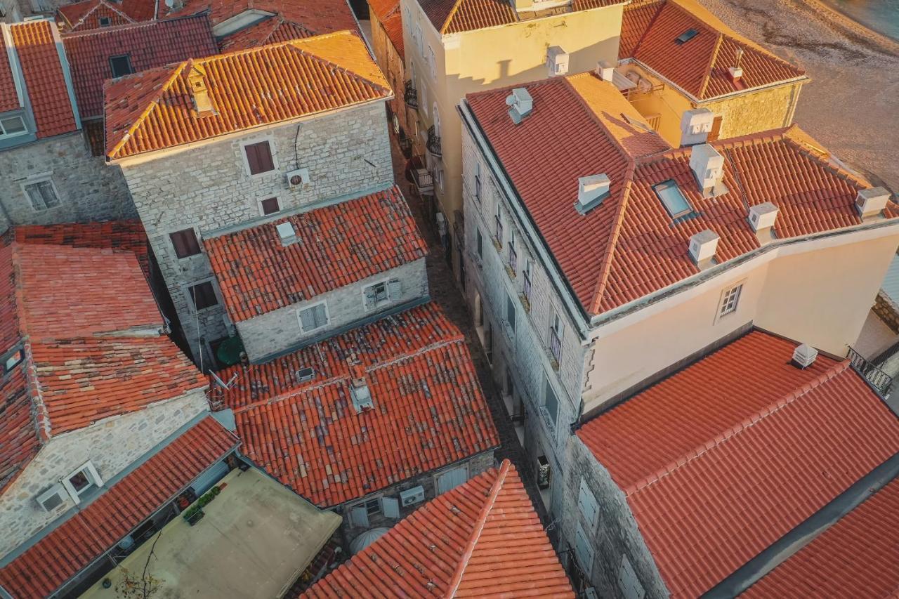 R Club Old Town Apartman Budva