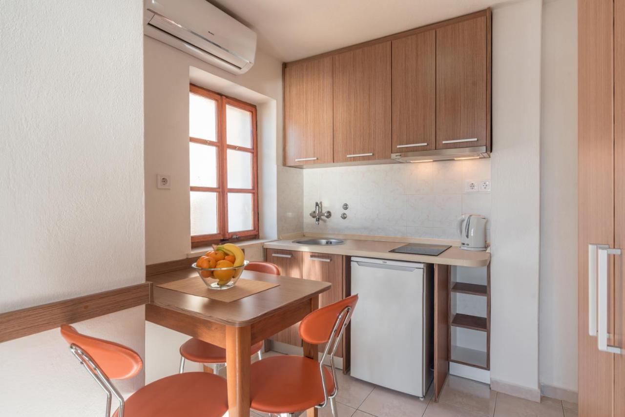 R Club Old Town Apartman Budva