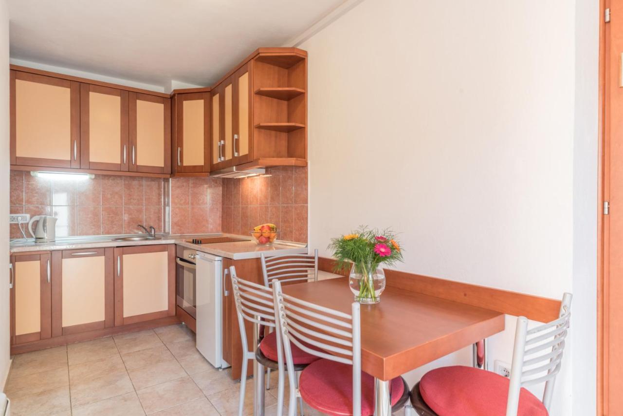 R Club Old Town Apartman