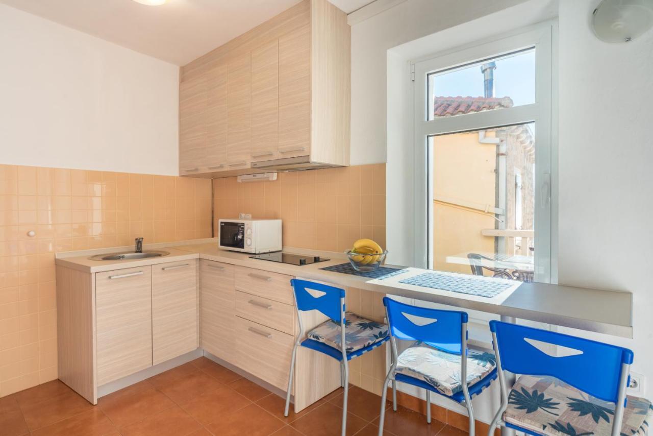 R Club Old Town Apartman