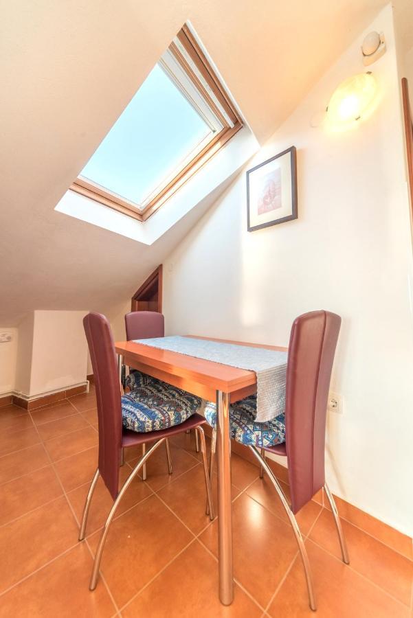 R Club Old Town Apartman