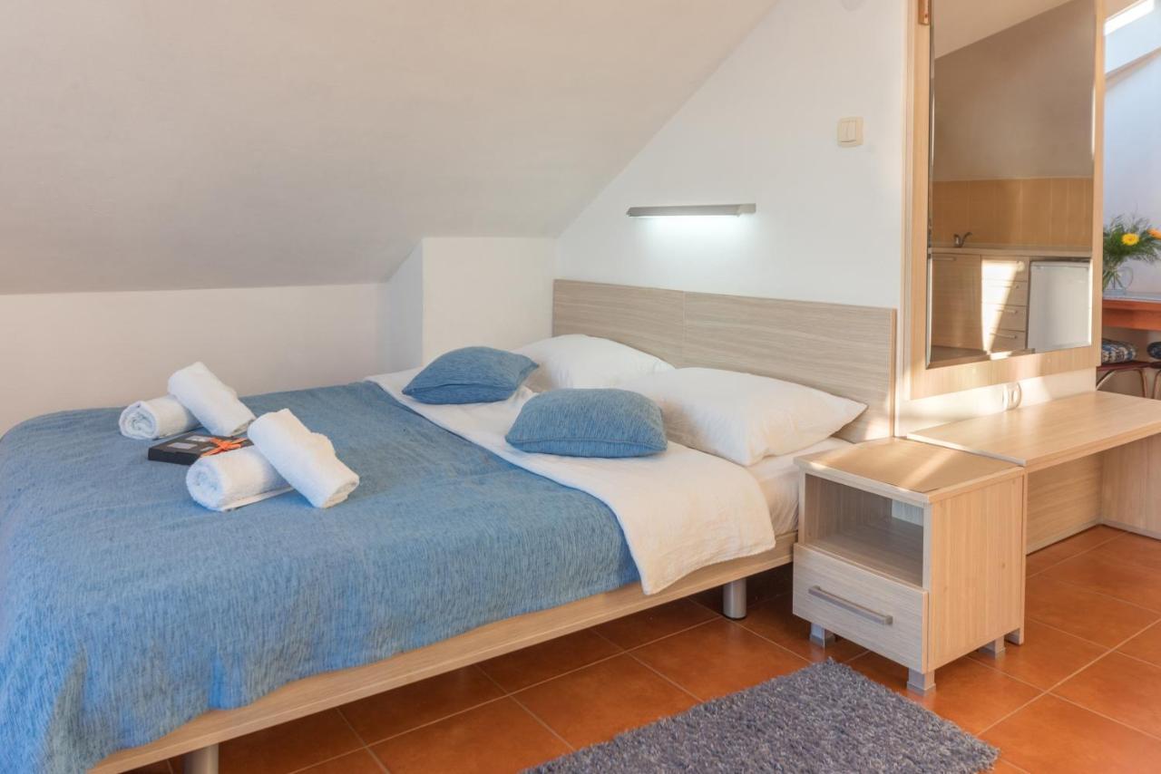 R Club Old Town Apartman *