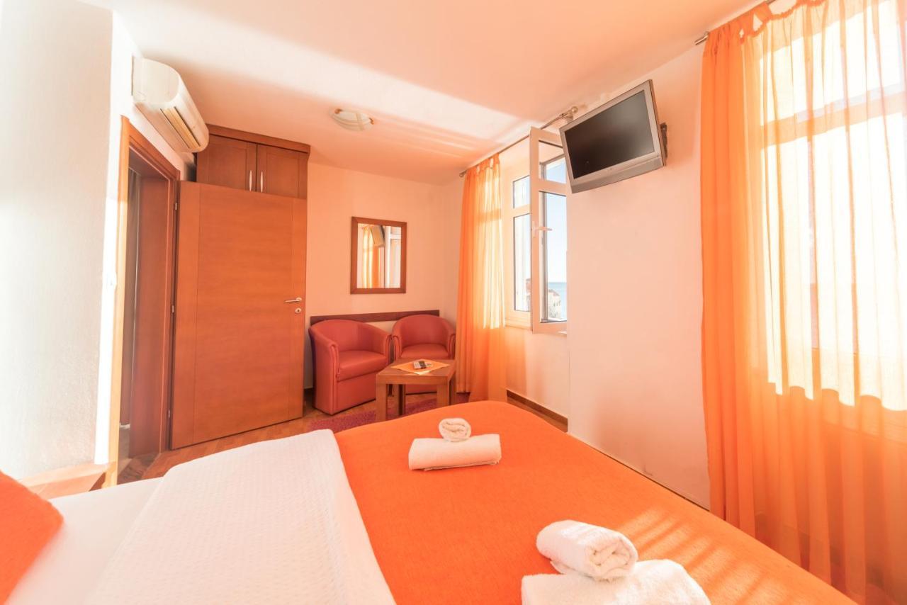 R Club Old Town Apartman *