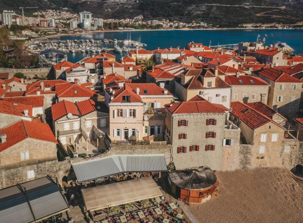 R Club Old Town * Budva